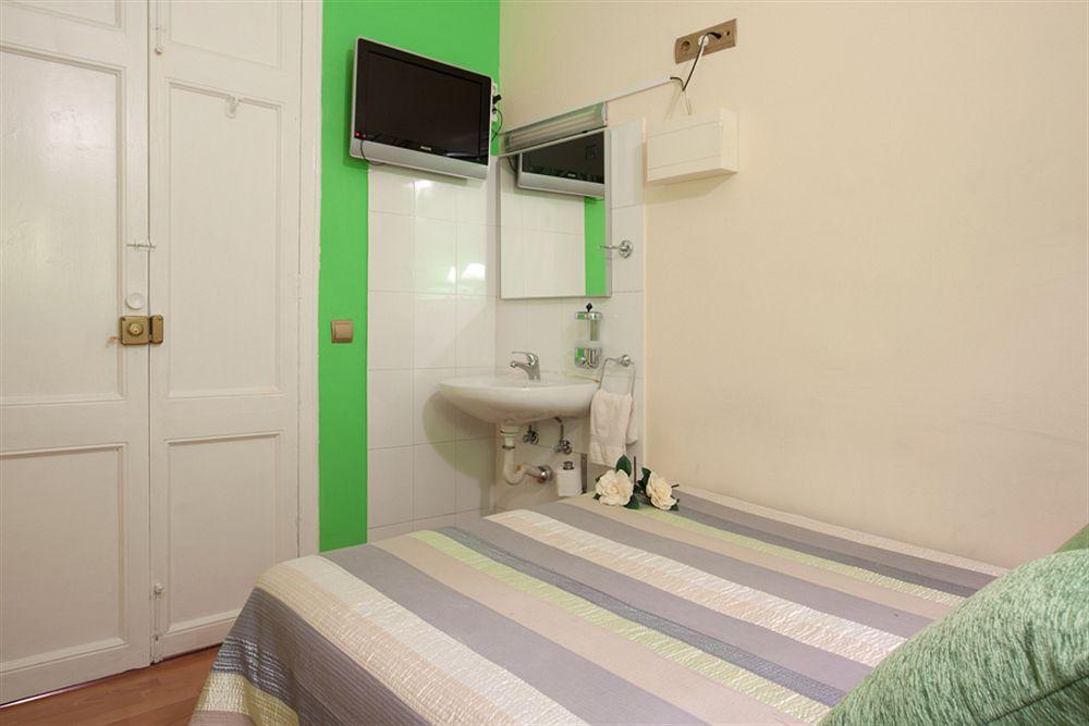 Felipe Ii Hostel *